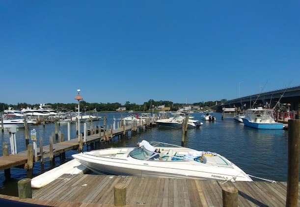 River Rock Restaurant & Marina Bar