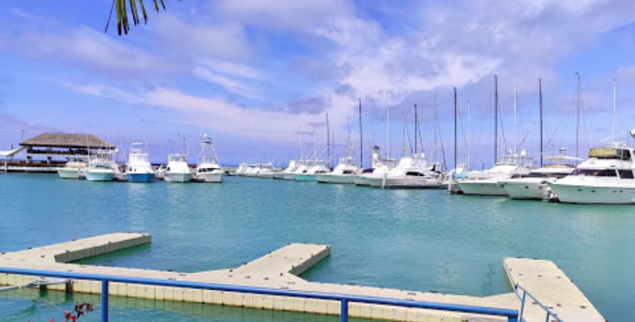 Faro Salinas Yacht Club