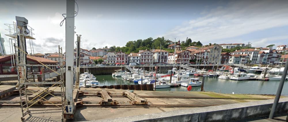 Port De Plaisance Larraldenia