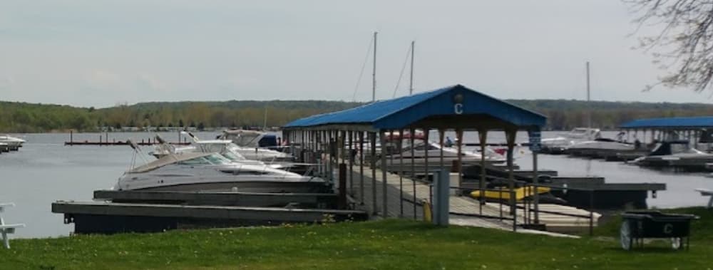 Queen's Cove Marina