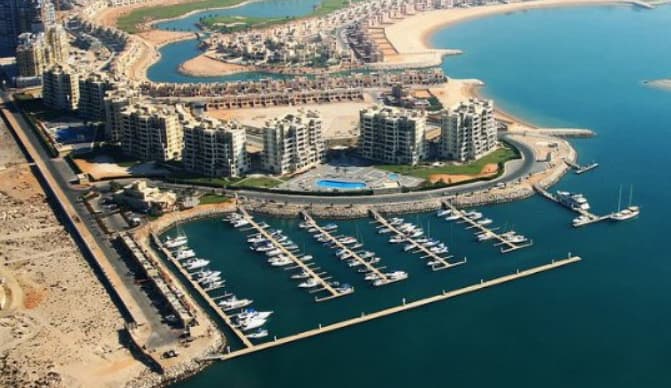 Al Hamra Marina & Yacht Club