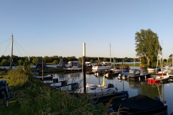 Jachthaven/Camping Beusichem