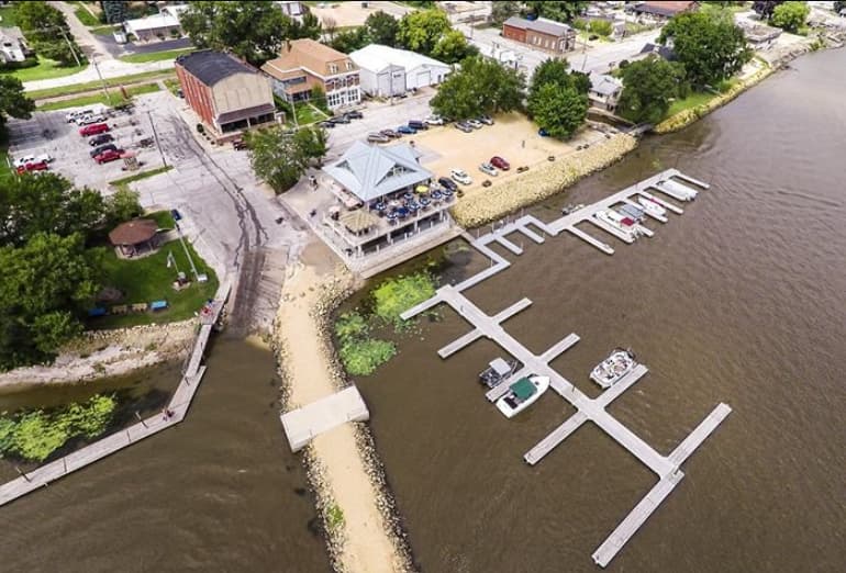 Go Fish Marina Bar and Grill 