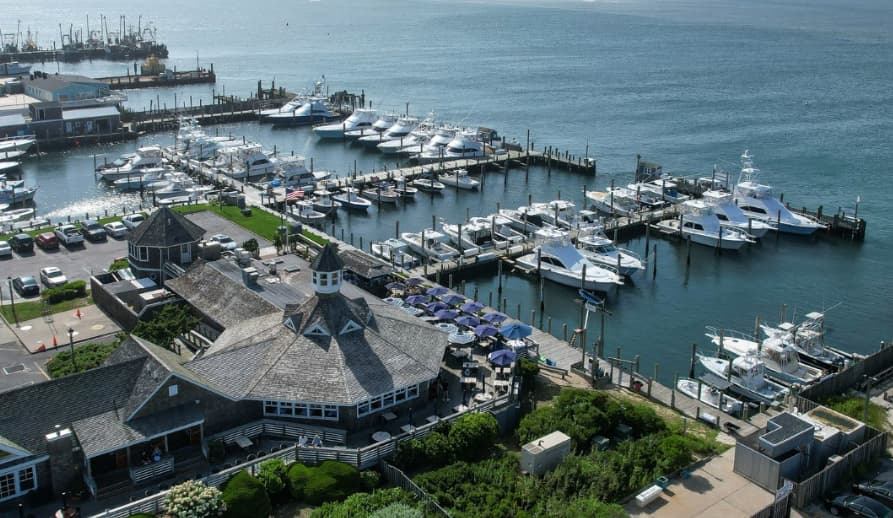 Oakland’s Restaurant & Marina