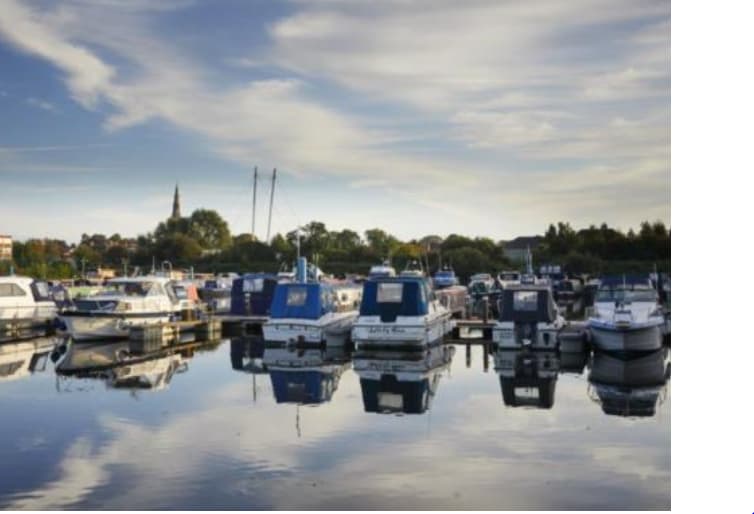 Kings Waterside & Marina