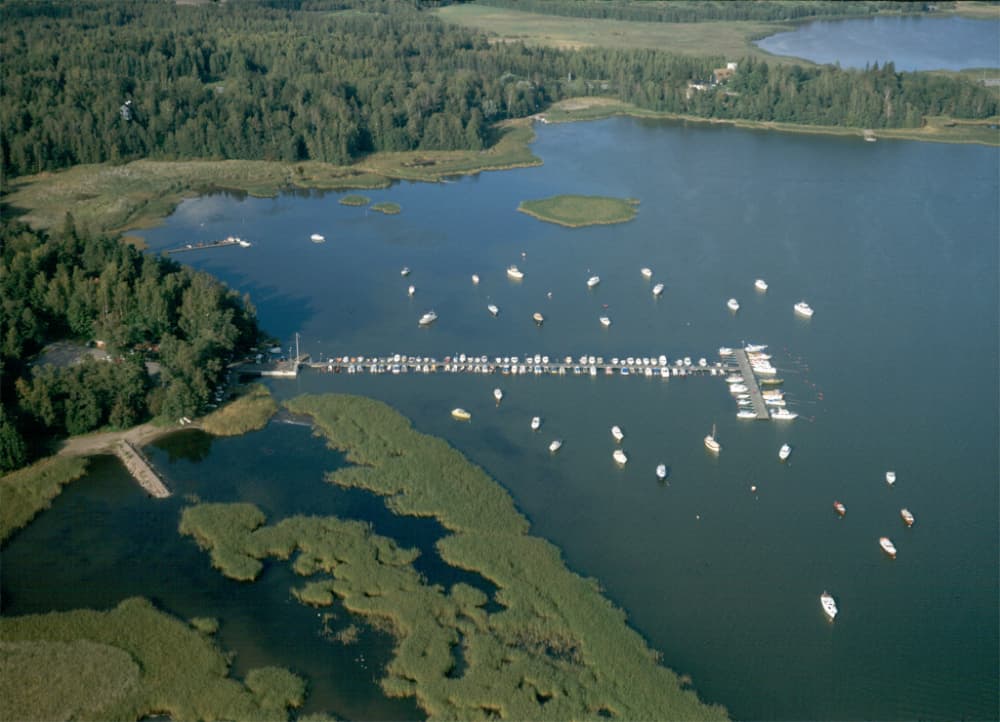 Bredviks båthamn Laajalahden venesatama
