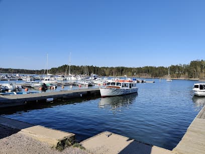 Björnsö båthamn Karhusaaren venesatama