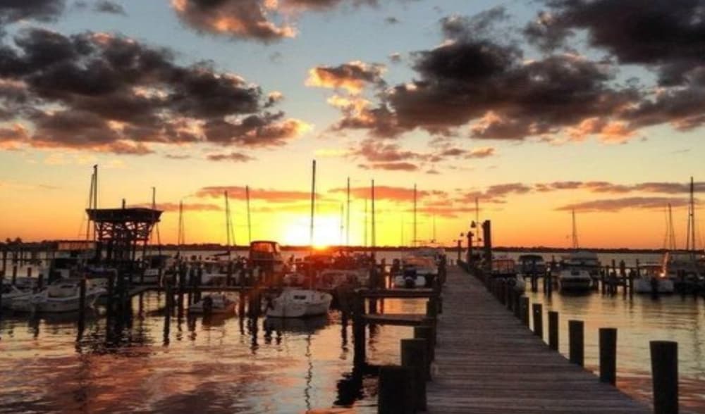 The Harbour Inn and Marina