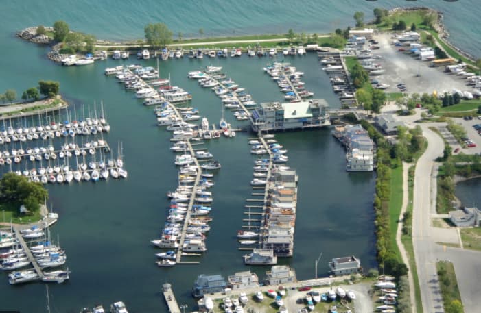 Bluffer's Park Marina